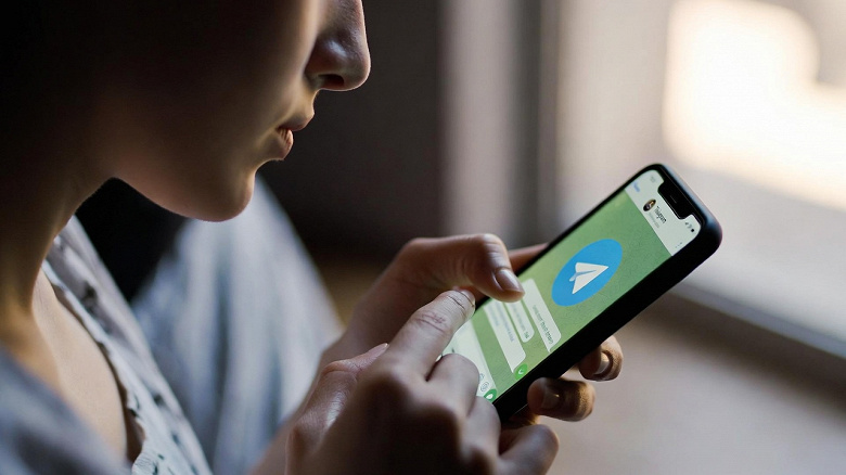 К новому боту Яндекса &laquo;Алиса AI&raquo; в Telegram можно обратиться из строки ввода сообщения в любом чате