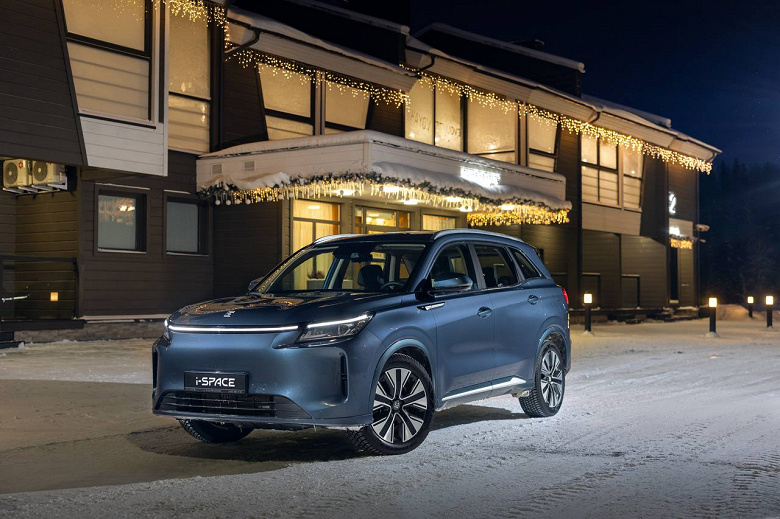 367 л.с., полный привод и запас хода 1000 км &mdash; от 2,615 млн рублей. Скидки на Evolute i-Space в России достигают 1,2 млн рублей