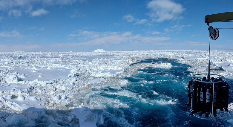 В NASA готовятся к поиску жизни на спутниках Юпитера и Сатурна — для этого ученые берут пробы воды в Антарктиде с глубины 1120 метров