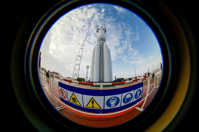 Роскосмос показал ракету &laquo;Протон-М&raquo; на старте Байконура