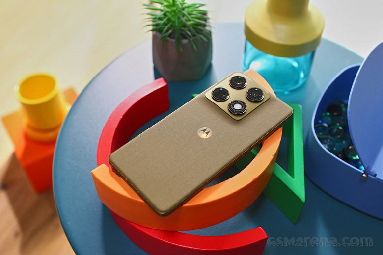 «Дизайн и качество сборки превосходны». Авторы GSM Arena высоко оценили флагманский Motorola Signature, посетовав только на цену