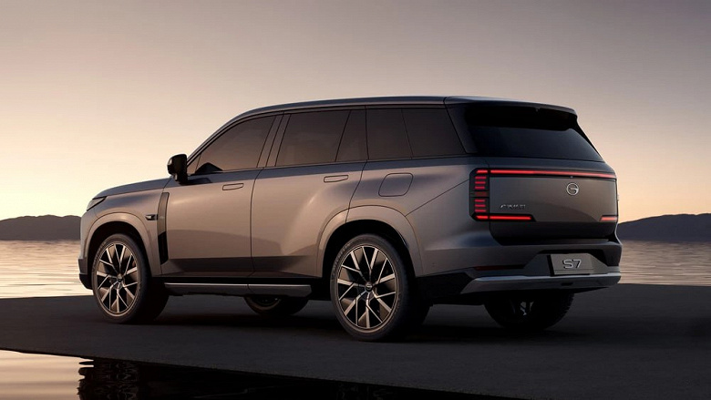 Гораздо дешевле ожидаемой цены и с официальной гарантией: в России открыли предварительные заказы на трёхмоторный полноприводный кроссовер GAC S7