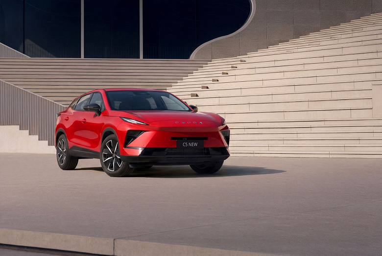 Самый продаваемый кроссовер бренда в России обновился: представлен Omoda C5 2026
