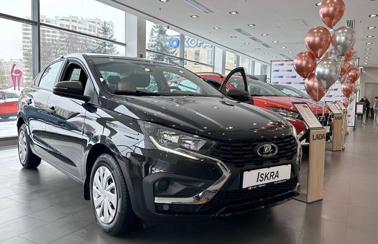 В Белоруссии начали продавать Lada Iskra &mdash; на 200 тыс. рублей дешевле, чем в России
