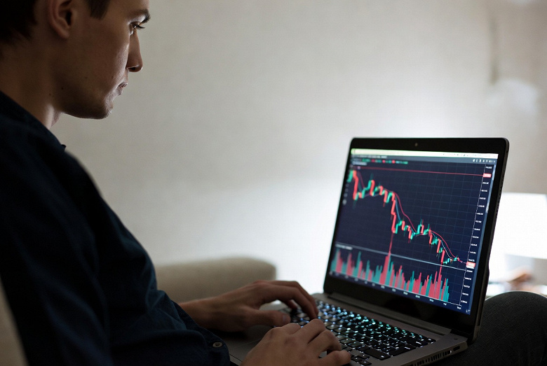 BTC пробил психологическую отметку: курс рухнул ниже 70 000 долларов