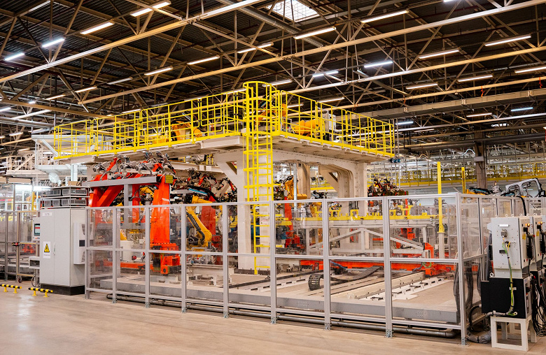 Так быстро в России ещё не строили: завод, рассчитанный на 100 000 машин в год, с собственным тест-треком создали за 8 месяцев