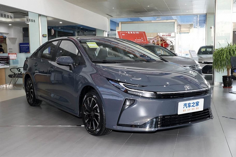 В России начали принимать заказы на совершенно новую Toyota Corolla 2026: цена &mdash; от 2,1 млн рублей, но ждать придется очень долго