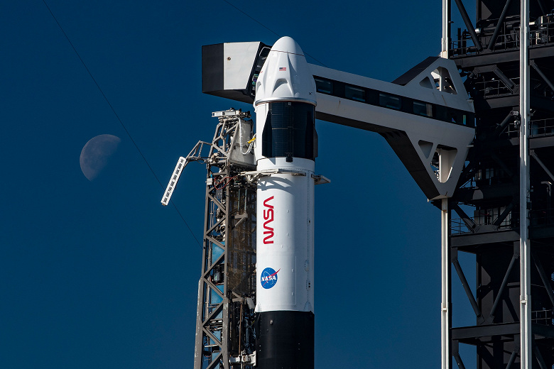 Погода не подвела: корабль Crew Dragon с российским космонавтом отправился в космос с мыса Канаверал