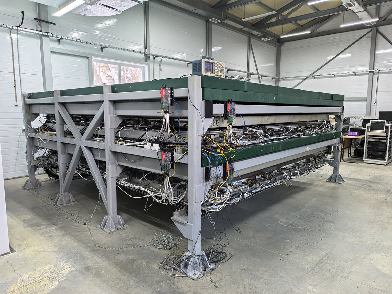 Позволяет заглянуть в процессы, недоступные Большому адронному коллайдеру: в России создали 50-тонный детектор для изучения лучей из глубин космоса