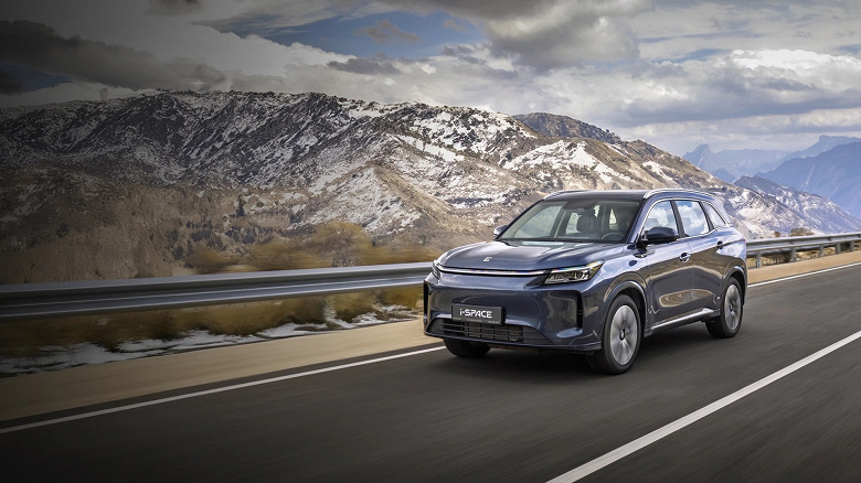 После обрушения крыши на российском автозаводе есть пострадавшие, но график выпуска машин Evolute не будет нарушен