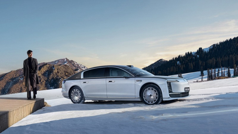 Он превзошел по продажам BMW 7 серии и Mercedes-Benz Maybach S-Class вместе взятые. Maextro S800 от Huawei и JAC оказался бестселлером в Китае