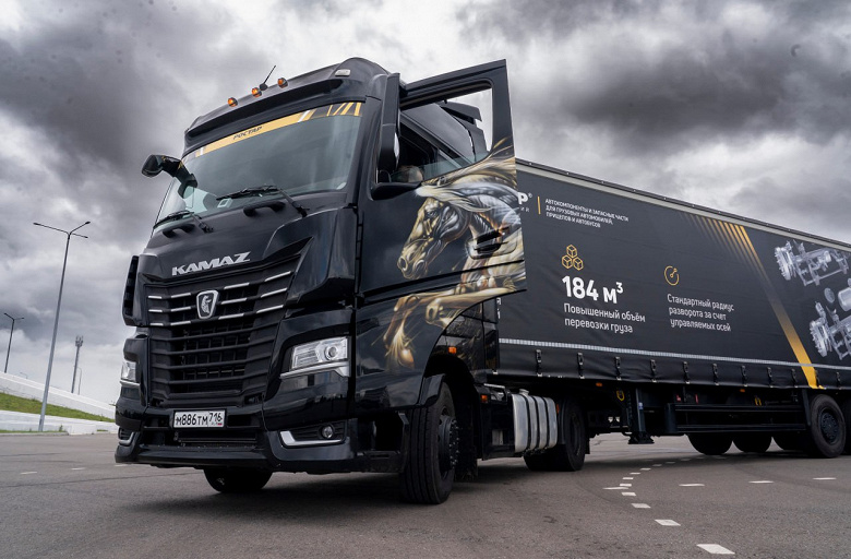 Грузовой рынок России в крутом пике. Продажи в январе упали на 44%, КамАЗ &mdash; лидер рынка, белорусский МАЗ &mdash; в топ-3