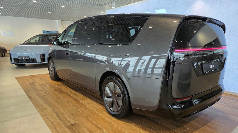 В Белоруссии стартовали официальные продажи Li Auto i8 и Li Auto Mega &mdash; от 159,8 тыс. BYN (4,3 млн рублей)