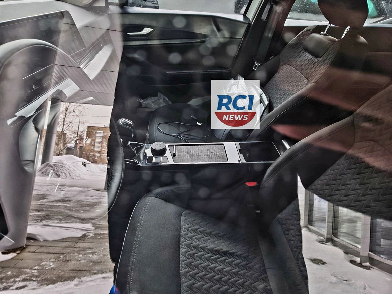 Lada Azimut за считанные месяцы до выхода: базовую версию показали вживую внутри и снаружи