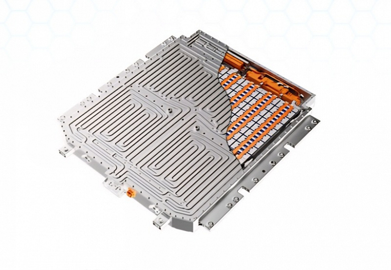 Первая батарея, которая обеспечивает &laquo;разделение огня и электричества&raquo;, благодаря чему огонь не попадает в пассажирский салон. Представлена Dragon Armor 3.0