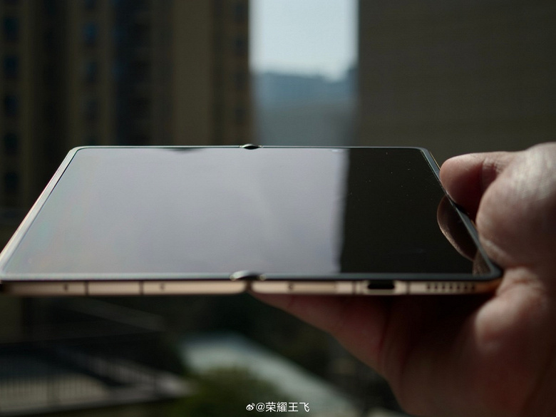 Apple не успела: Honor показала Honor Magic V6 — первый в классе смартфон без складки на экране