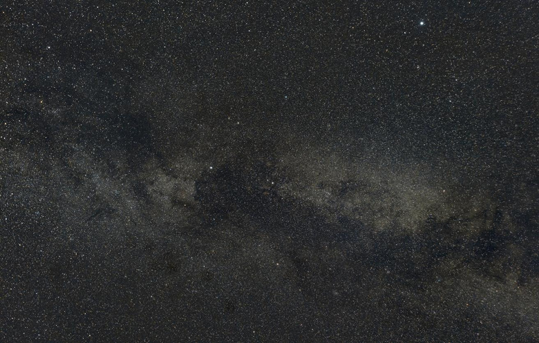 Астрономы нашли в созвездии Лебедя уникальную звёздную систему-&laquo;матрёшку&raquo;