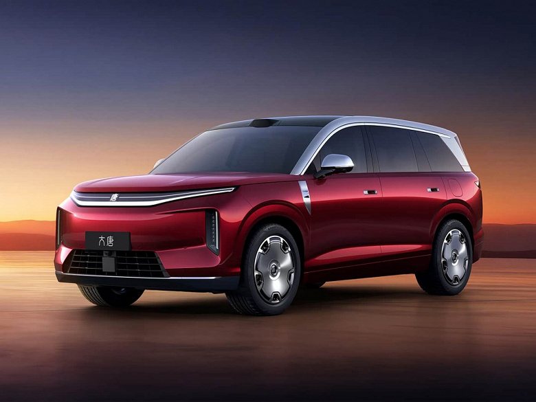 Запас хода 950 км и зарядка за 9 минут, 1000 Вольт и разгон до 100 км за 3,9 секунды. Представлен супервнедорожник BYD Datang &mdash; он больше Li Auto L9