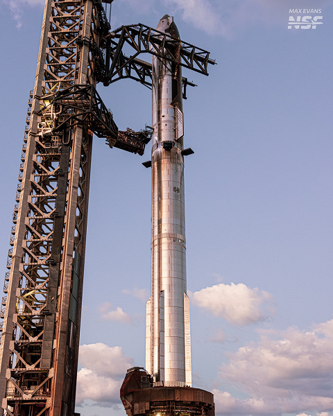 Самый большой летающий объект в истории человечества: Super Heavy и Starship собрали в огромную ракету перед стартом