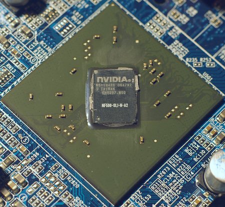 Южный мост (MCP55 = nForce 590 SLI)