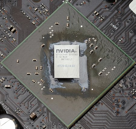 южный мост NVIDIA nForce 790i Ultra SLI, также использующийся в качестве самостоятельного северного моста