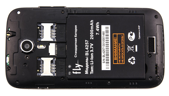 Обзор Fly IQ451. Аккумуляторный отсек коммуникатора