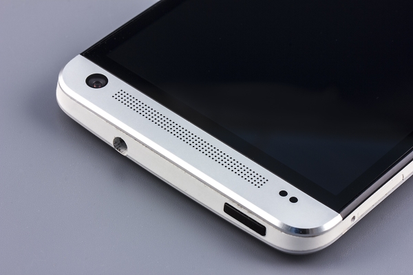 Обзор смартфона HTC One