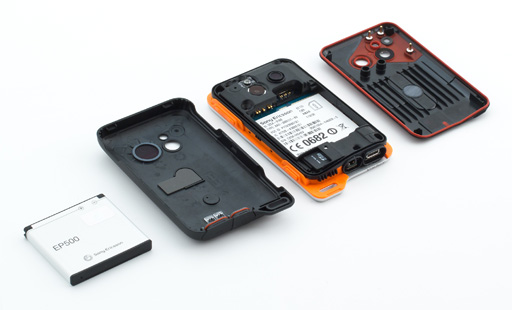 Обзор Sony Ericsson Xperia Active. Коммуникатор со снятыми крышками
