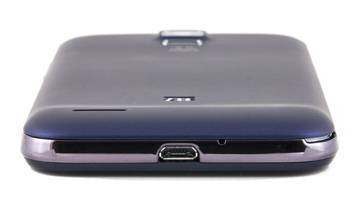 Обзор ZTE V880G. Нижний торец коммуникатора
