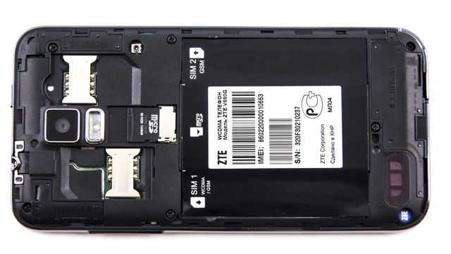 Обзор ZTE V880G. Аккумуляторный отсек