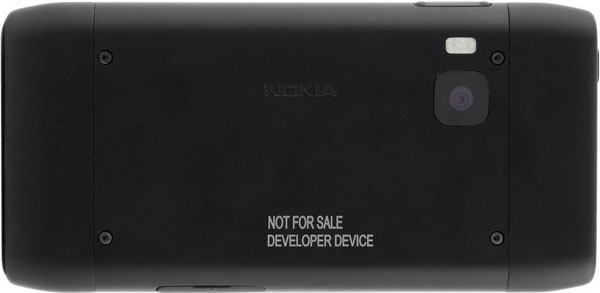 Задняя сторона смартфона Nokia N950