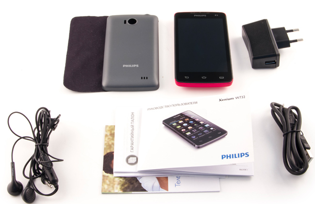 Обзор Philips W732. Аксессуары коммуникатора