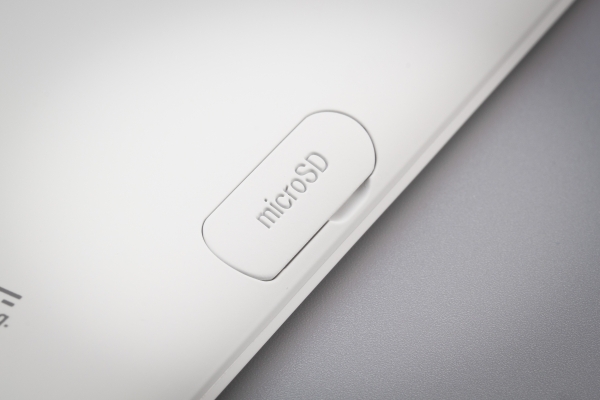 Электронная книга Sony Reader PRS-T1 - слот microSD