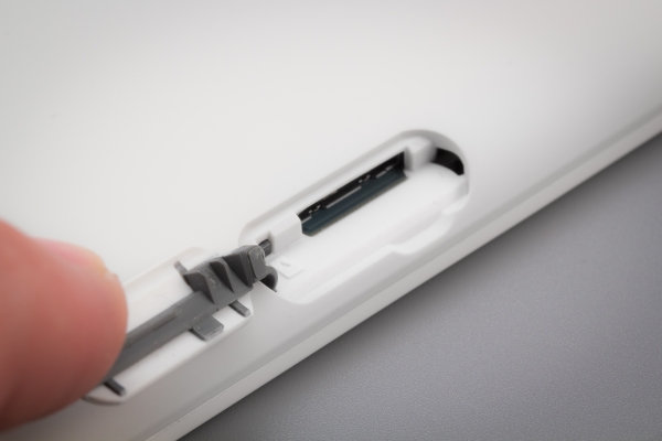 Электронная книга Sony Reader PRS-T1 - слот microSD