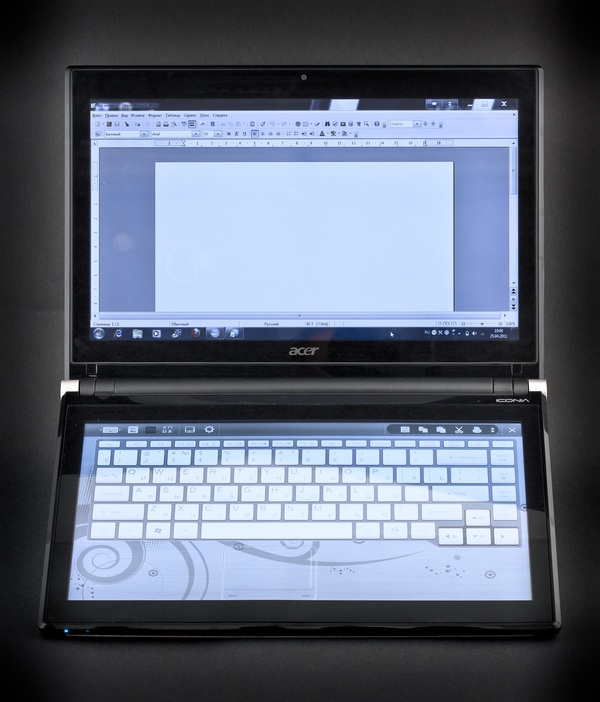 ноутбук Acer Iconia с двумя экранами