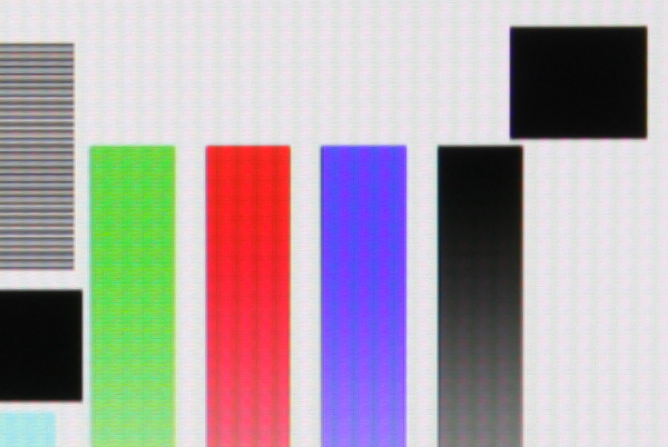 Фото телевизора с демонстрируемым тестовым файлом 1080p