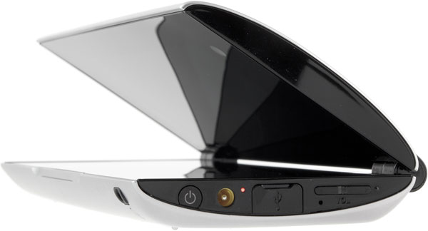 Внешний вид правой стороны открытого планшета Sony Tablet P