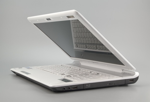 Ноутбук Toshiba Qosmio F750 с 3D-экраном