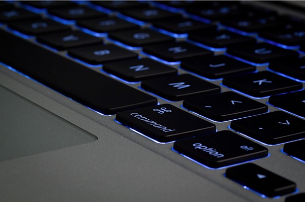 клавиатура с подсветкой (MacBook Air 2011 года)